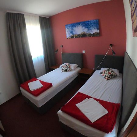 Apartments Myadria Malinska Extérieur photo