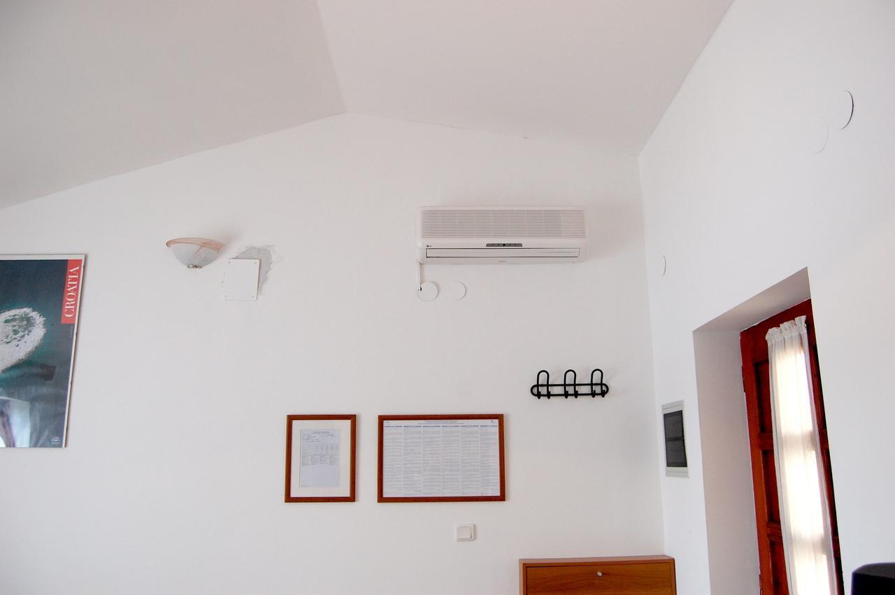 Apartments Myadria Malinska Extérieur photo