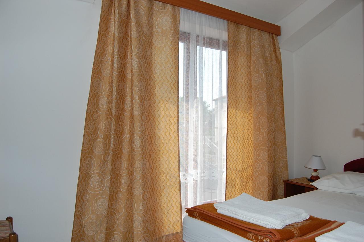 Apartments Myadria Malinska Extérieur photo