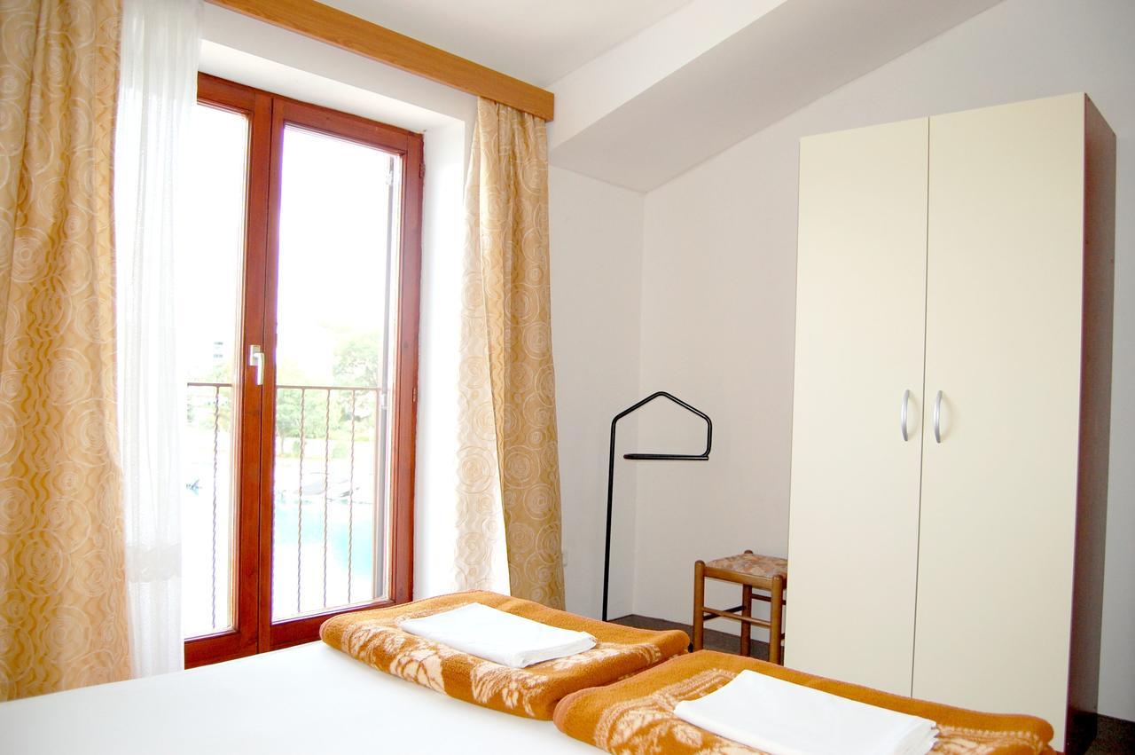 Apartments Myadria Malinska Extérieur photo
