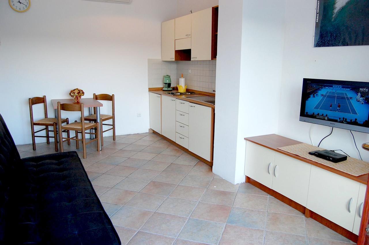 Apartments Myadria Malinska Extérieur photo