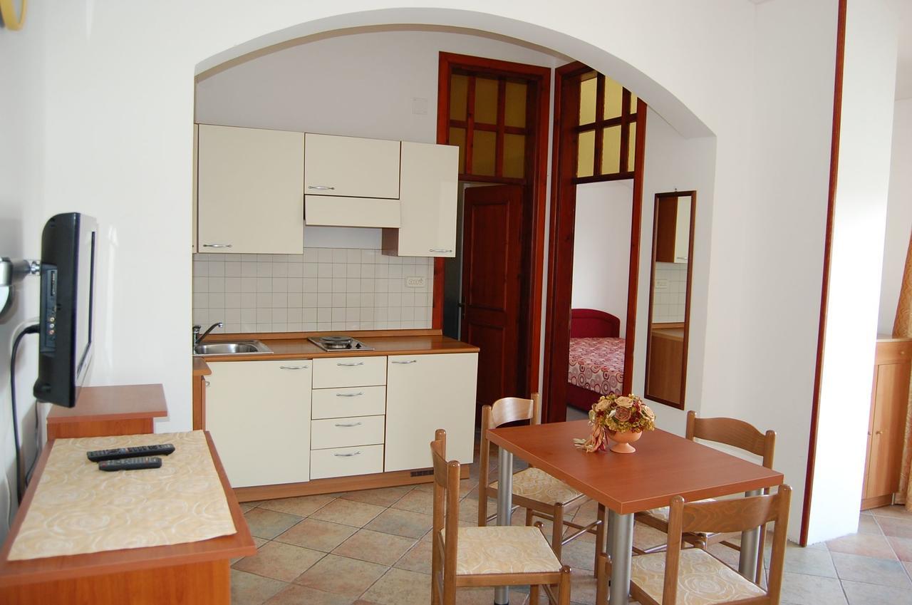 Apartments Myadria Malinska Extérieur photo