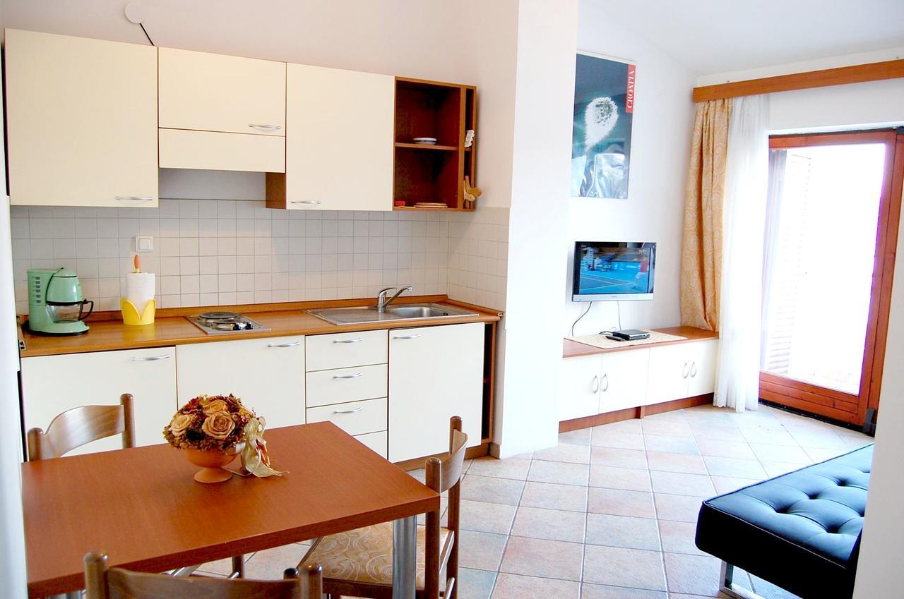 Apartments Myadria Malinska Extérieur photo