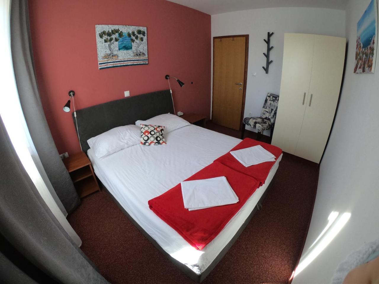 Apartments Myadria Malinska Extérieur photo