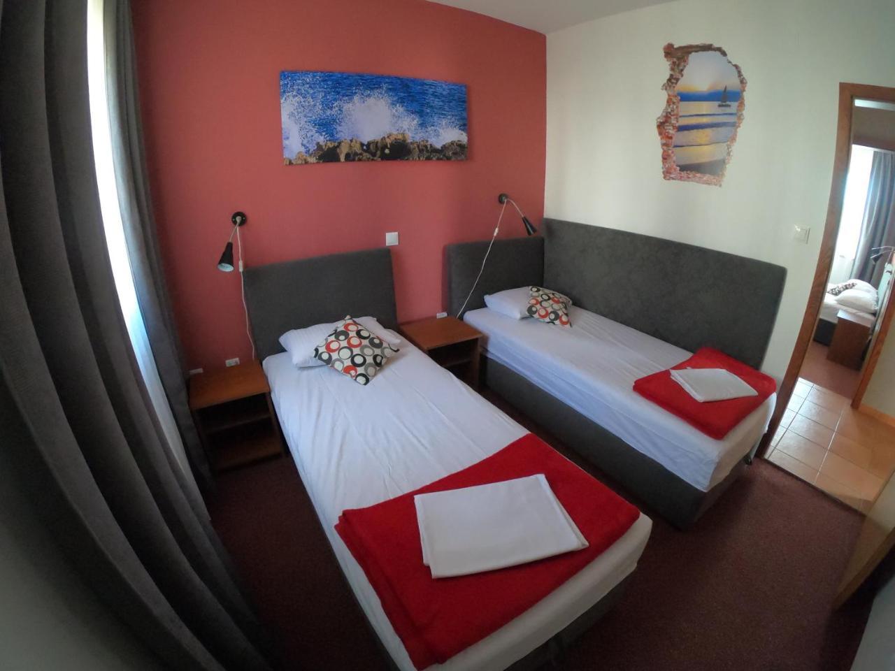 Apartments Myadria Malinska Extérieur photo